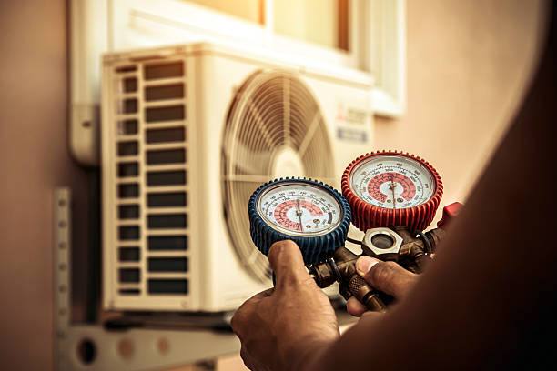 Professional Ductwork Repair technician working in Edwards, MS